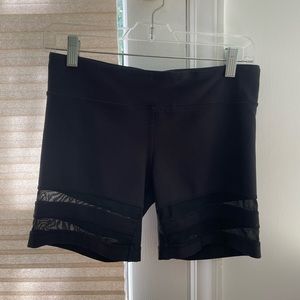 Alo Black 6" Bike Shorts with Mesh in Medium